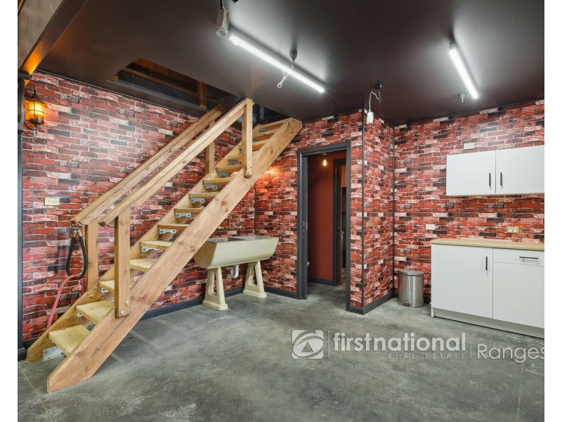 10 Salisbury Avenue, Cockatoo VIC 3781