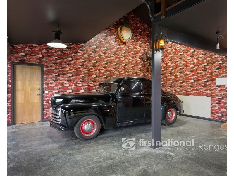 10 Salisbury Avenue, Cockatoo VIC 3781
