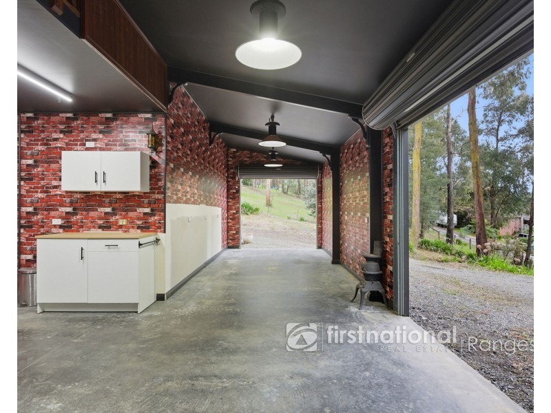 10 Salisbury Avenue, Cockatoo VIC 3781