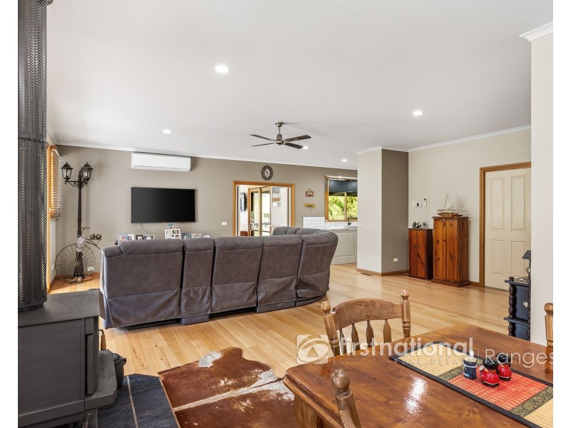 35 Edmunds Road, Cockatoo VIC 3781