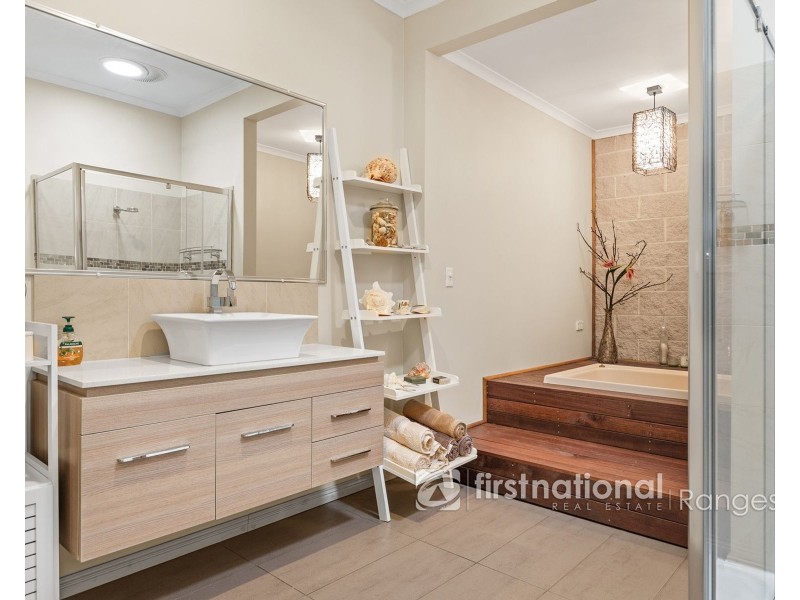 35 Edmunds Road, Cockatoo VIC 3781