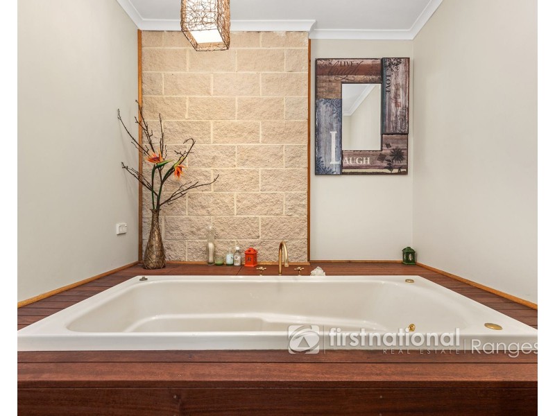 35 Edmunds Road, Cockatoo VIC 3781