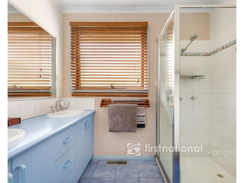 35 Edmunds Road, Cockatoo VIC 3781