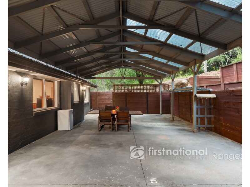 30 Amphlett Avenue, Cockatoo VIC 3781