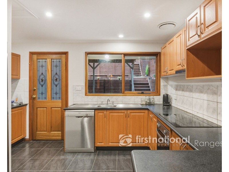 30 Amphlett Avenue, Cockatoo VIC 3781