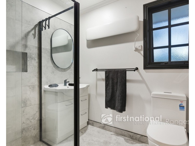 30 Amphlett Avenue, Cockatoo VIC 3781