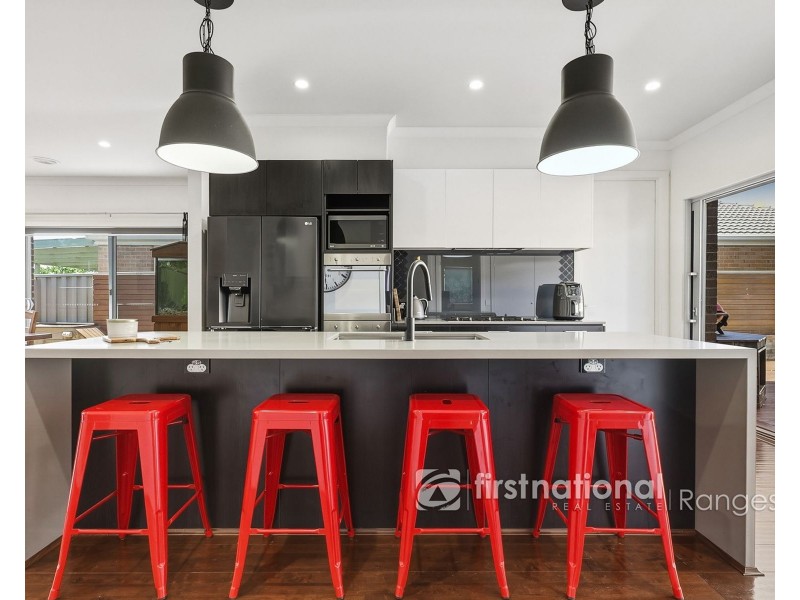 5 Headland Way, Cranbourne East VIC 3977