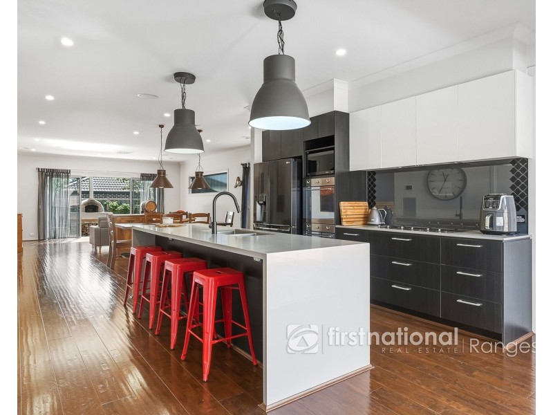 5 Headland Way, Cranbourne East VIC 3977