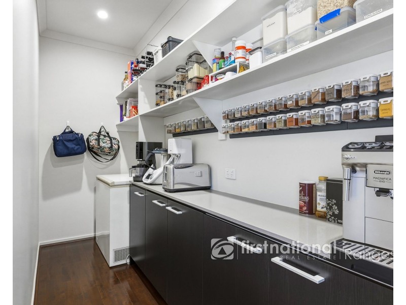 5 Headland Way, Cranbourne East VIC 3977