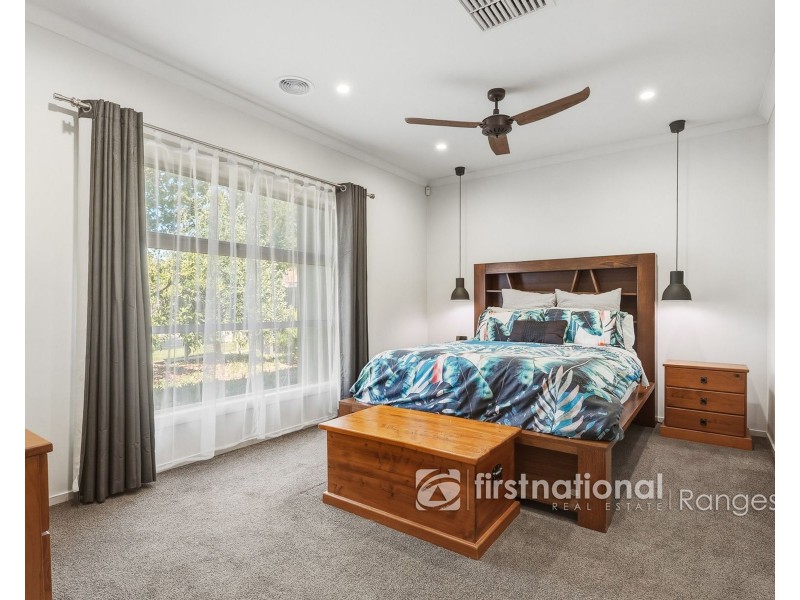 5 Headland Way, Cranbourne East VIC 3977