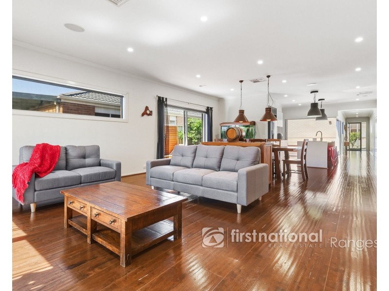 5 Headland Way, Cranbourne East VIC 3977