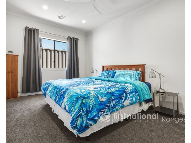 5 Headland Way, Cranbourne East VIC 3977