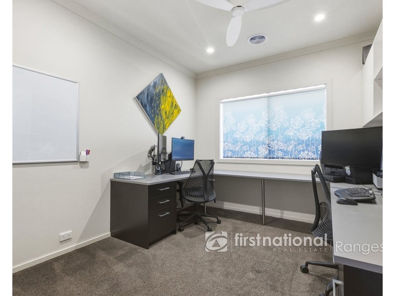 5 Headland Way, Cranbourne East VIC 3977