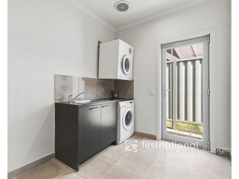 5 Headland Way, Cranbourne East VIC 3977