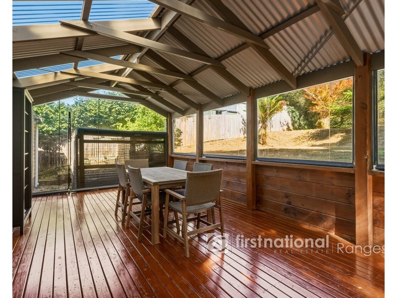 10 Haylock Avenue, Cockatoo VIC 3781