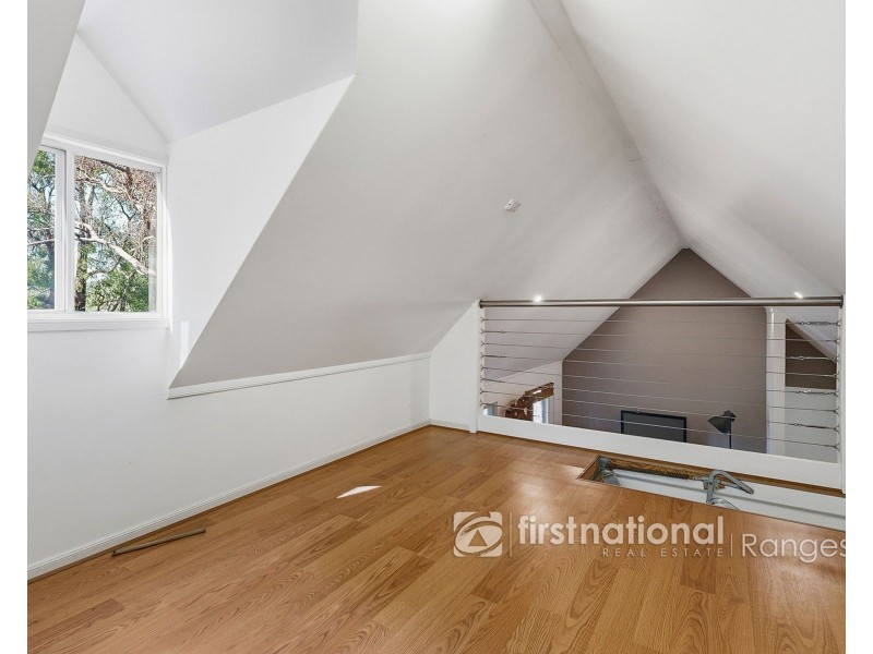 10 Haylock Avenue, Cockatoo VIC 3781