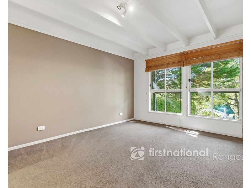 10 Haylock Avenue, Cockatoo VIC 3781