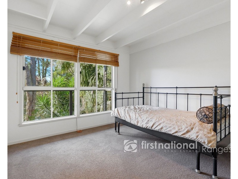 10 Haylock Avenue, Cockatoo VIC 3781