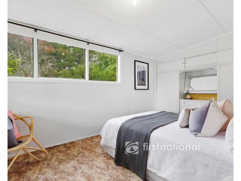 8 Paradise Grove, Emerald VIC 3782