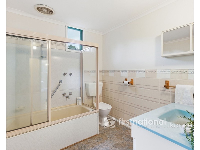 8 Paradise Grove, Emerald VIC 3782