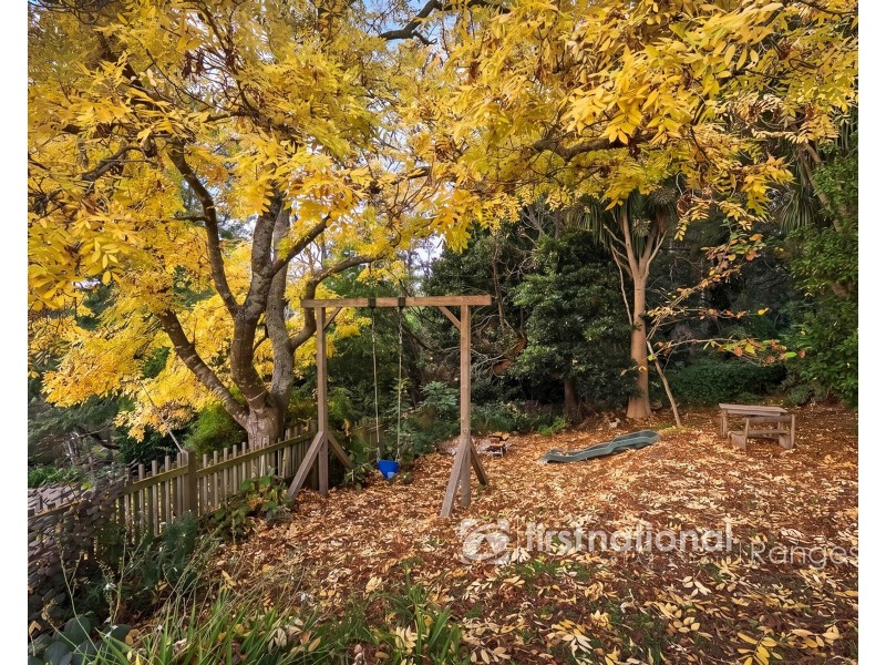 8 Paradise Grove, Emerald VIC 3782