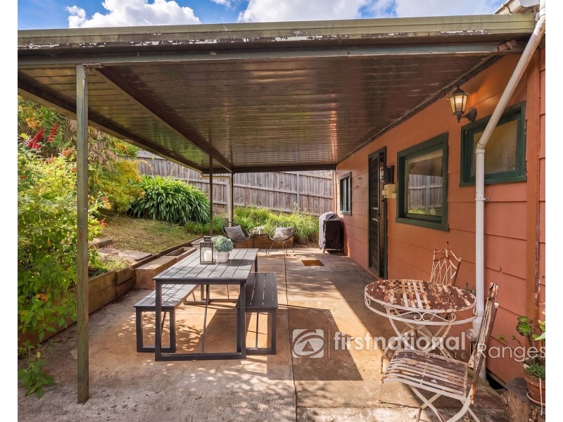 8 Paradise Grove, Emerald VIC 3782