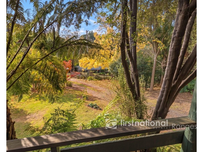 8 Paradise Grove, Emerald VIC 3782