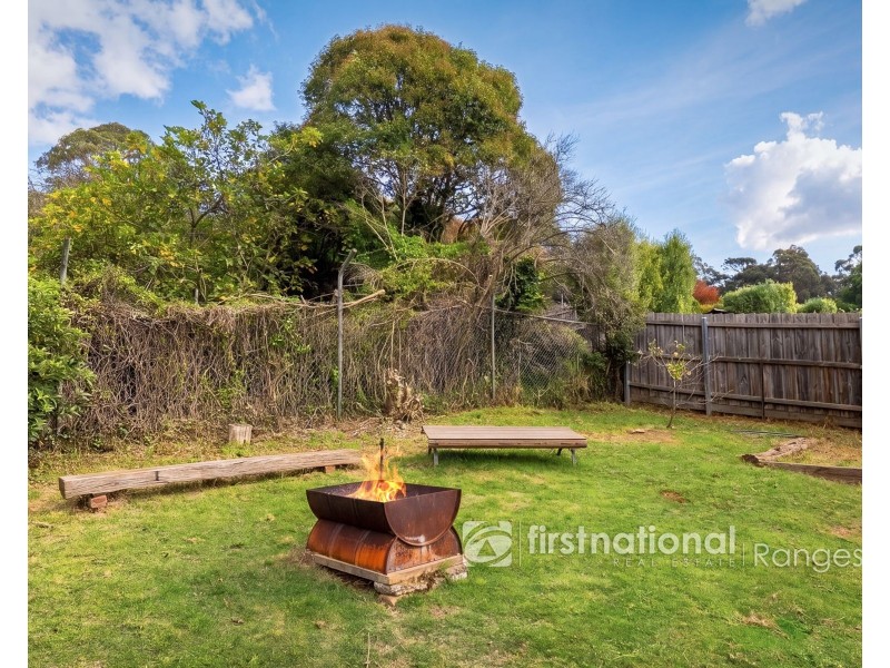 8 Paradise Grove, Emerald VIC 3782
