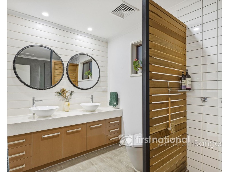 6 MacKenzie Street, Cockatoo VIC 3781