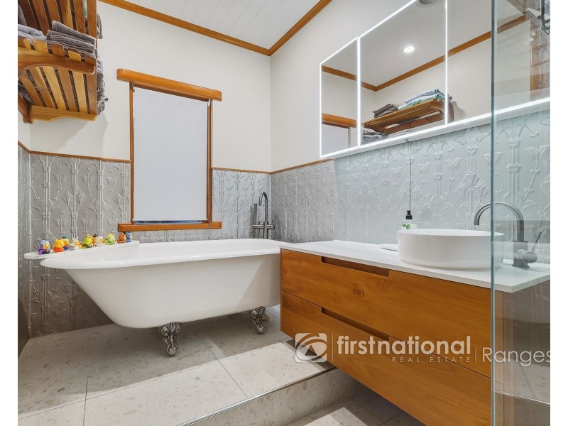 5 Doonaha Road, Cockatoo VIC 3781