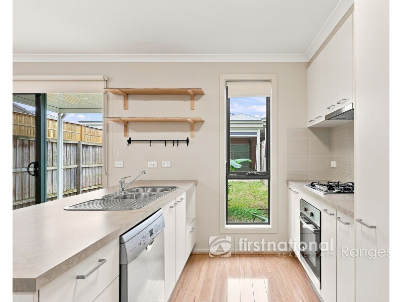 27 Kosciuszko Circuit, Clyde VIC 3978