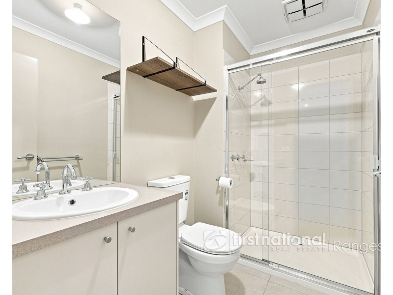 27 Kosciuszko Circuit, Clyde VIC 3978