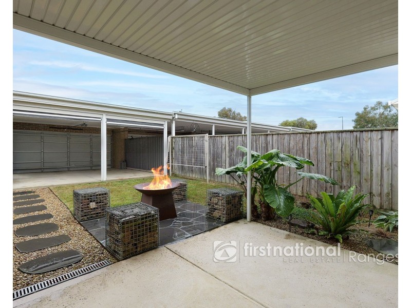 27 Kosciuszko Circuit, Clyde VIC 3978
