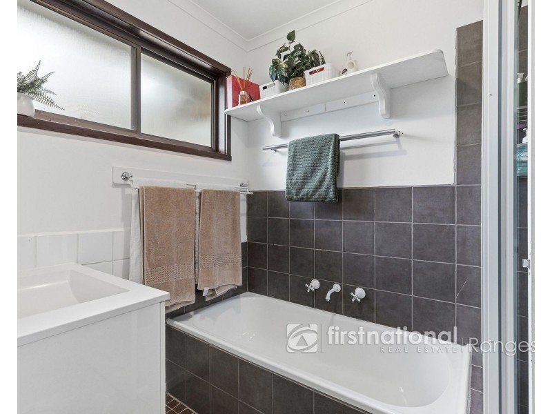 10 Caroline Avenue, Cockatoo VIC 3781
