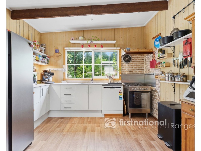 16 Alexander Road, Cockatoo VIC 3781