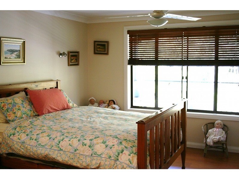 42 Albatross Ave, Hawks Nest NSW 2324