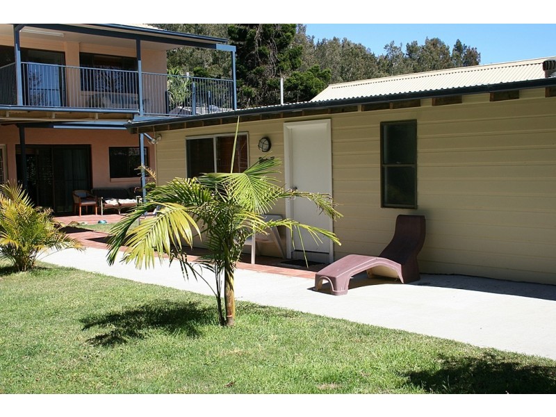 42 Albatross Ave, Hawks Nest NSW 2324