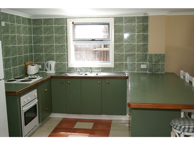 42 Albatross Ave, Hawks Nest NSW 2324