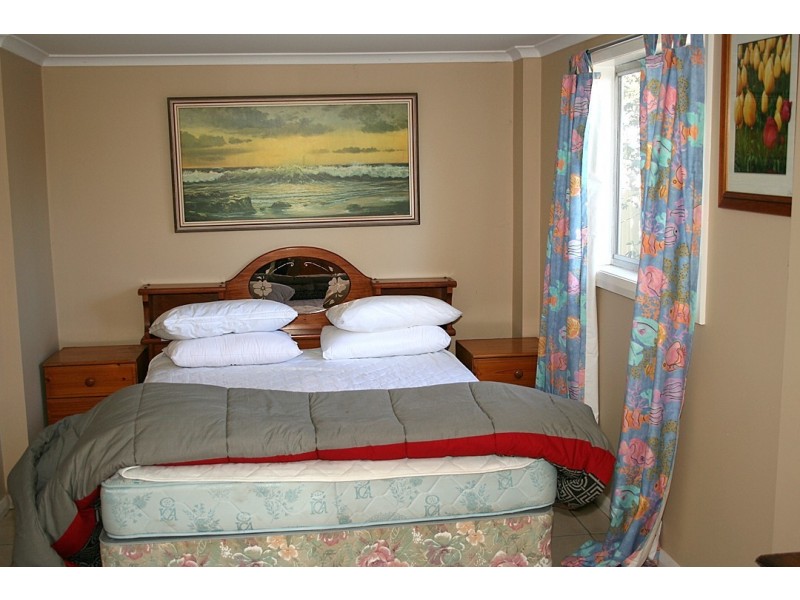 42 Albatross Ave, Hawks Nest NSW 2324
