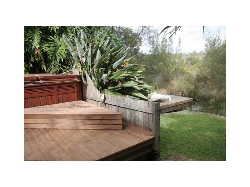 35 Albatross Ave, Hawks Nest NSW 2324