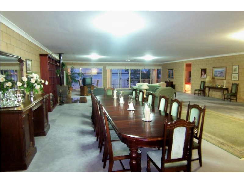 18 The Esplanade, North Arm Cove NSW 2324