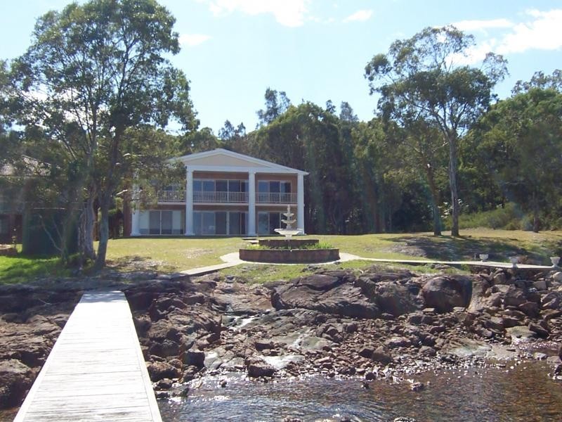 18 The Esplanade, North Arm Cove NSW 2324