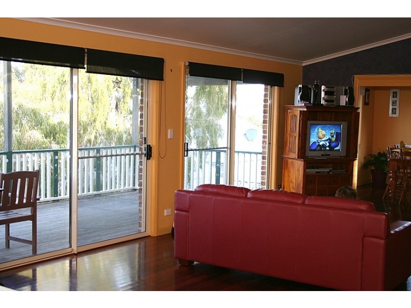 70 Coupland Ave, Tea Gardens NSW 2324