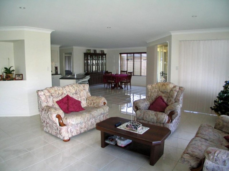 20 Maddock Avenue, Mooloolah Valley QLD 4553