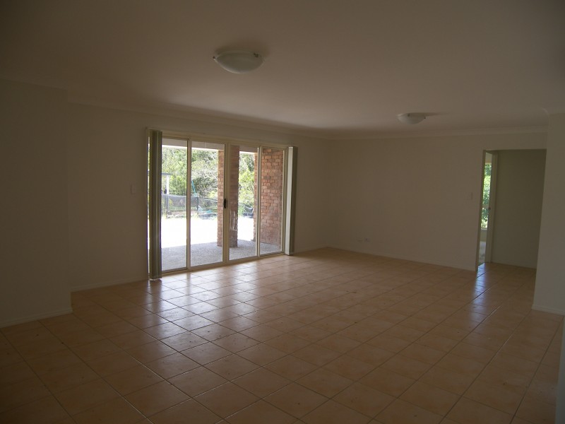 13 Maddock Ave, Mooloolah Valley QLD 4553