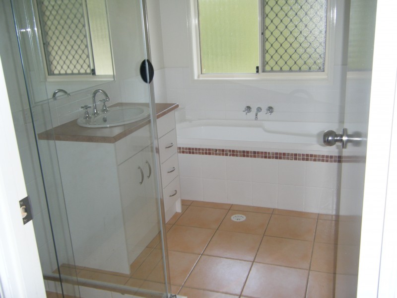 13 Maddock Ave, Mooloolah Valley QLD 4553