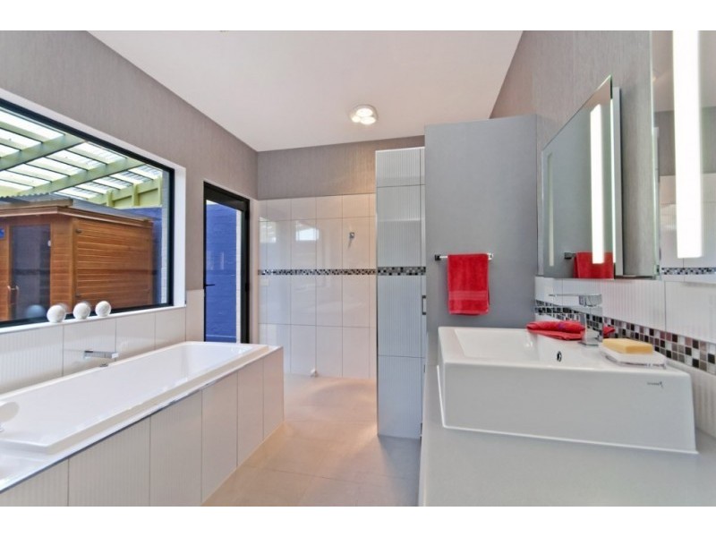 1 Laguna Court, Portland VIC 3305