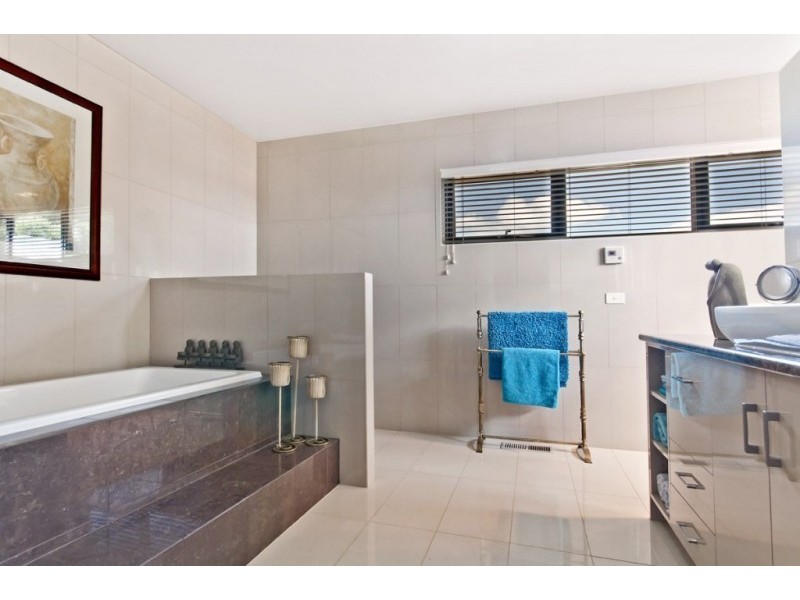 1 Laguna Court, Portland VIC 3305