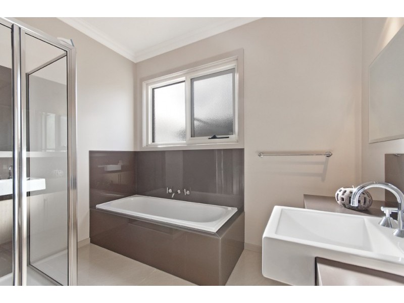 8 Laguna Court, Portland VIC 3305
