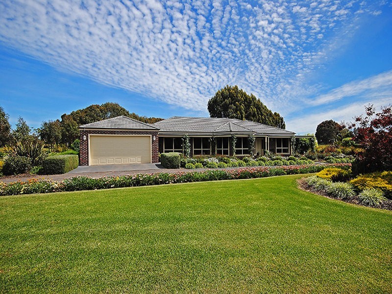 153 Caledonian Hill, Bolwarra VIC 3305